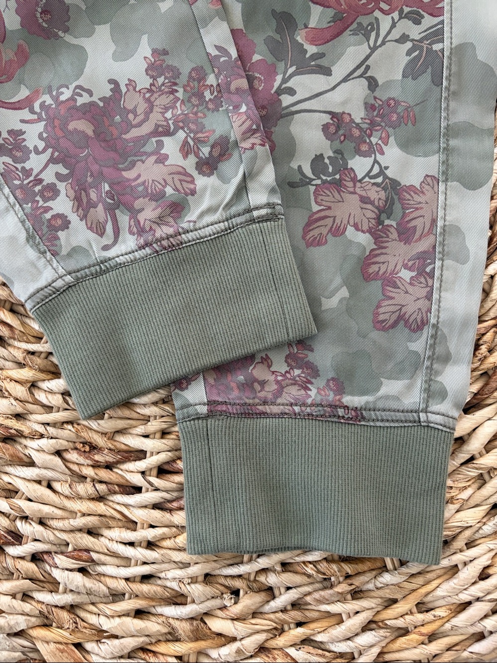 Anthropologie Nomad Camo Floral Rose Jogger - Picture 12 of 16